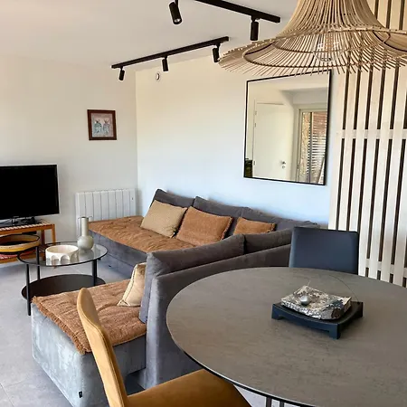 Les Bois Rouges Apartment