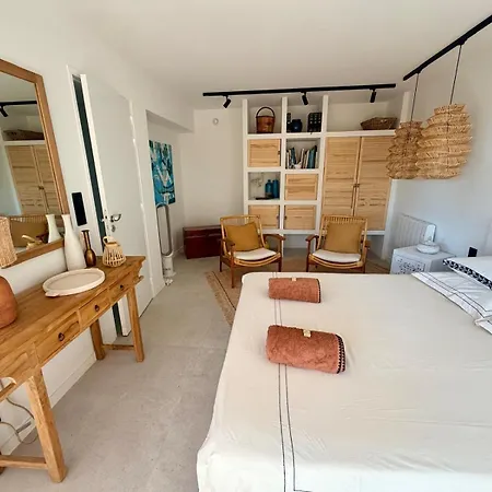 Les Bois Rouges Apartment