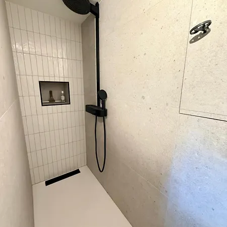 Les Bois Rouges Apartment *